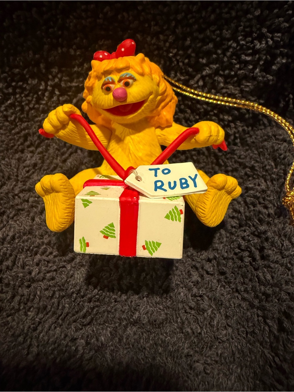 Christmas on Sesame Street 26232 009 Ruby